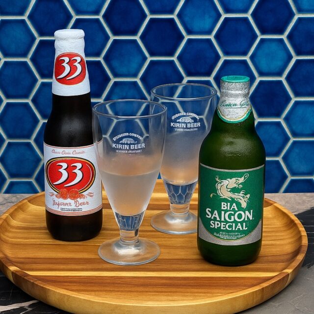 【333(バーバーバー)】
軽くて飲みやすいさっぱりとした味わい！
ベトナムでは幸運のビールとして親しまれています🍀🇻🇳
🍺【サイゴンスペシャル】
麦芽100%‼️濃厚な麦の香りが特徴…✨
ベトナムの国民的ビール🍻
★ベトナム料理との相性抜群です！✨️✨
ベトナムデリ珈琲でぜひ心も体もリフレッシュを…🥂✨️
#ベトナムビール#333#サイゴンスペシャル#Saigonspecial